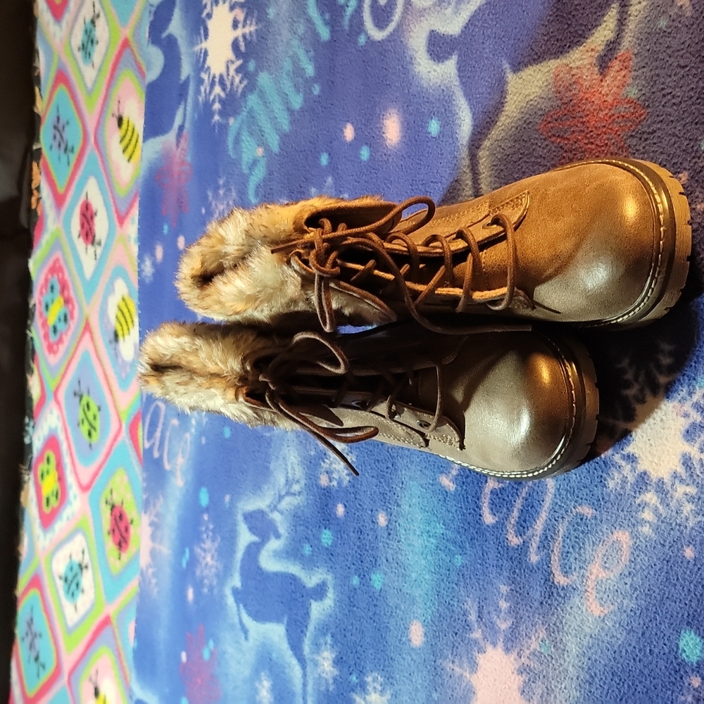 BOOTS Size 7 - Designed by Mossimo